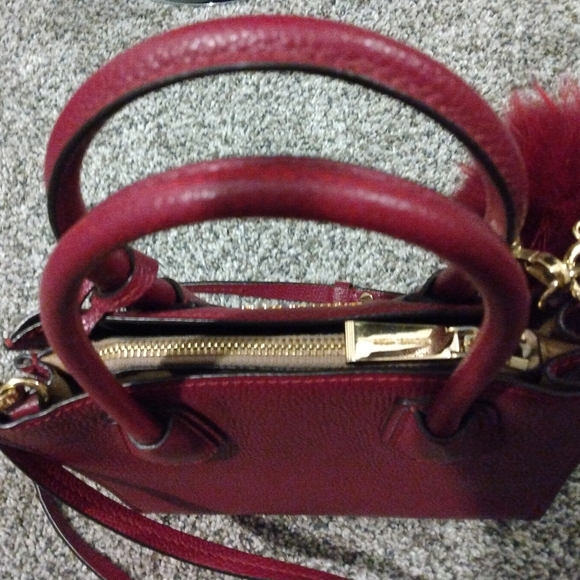 Michael Kors Cranberry Mercer Bag and Fur Charm - Picture 5 of 6